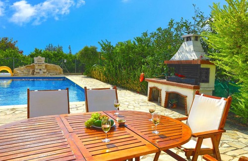 Latchi Villa | 165 m² Villa ∙ 4 bedrooms ∙ 8 guests