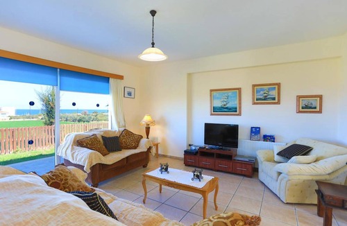 Latchi Villa | 170 m² Villa ∙ 3 bedrooms ∙ 6 guests