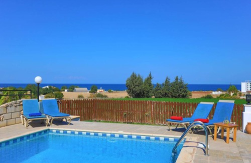Latchi Villa | 170 m² Villa ∙ 3 bedrooms ∙ 6 guests
