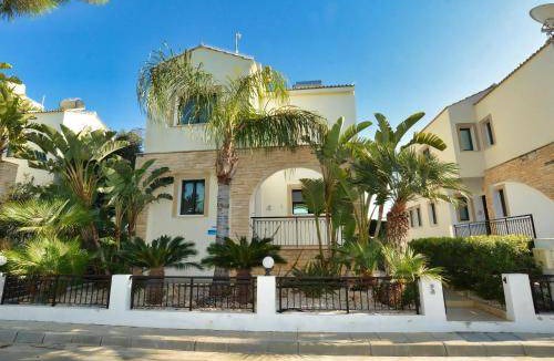 Protaras Villa | 175 m² Villa ∙ 4 bedrooms ∙ 9 guests