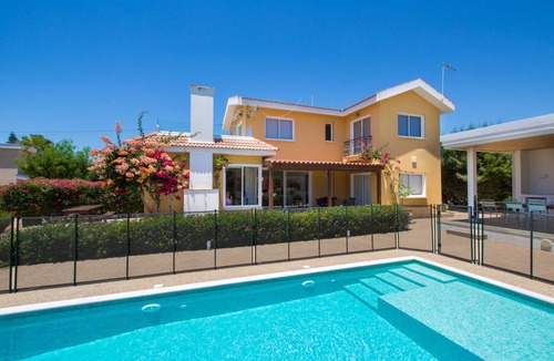 Ayia Napa Villa | 180 m² Villa ∙ 4 bedrooms ∙ 10 guests