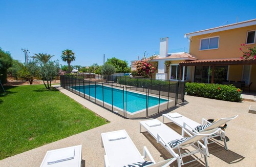 Ayia Napa Villa | 180 m² Villa ∙ 4 bedrooms ∙ 10 guests