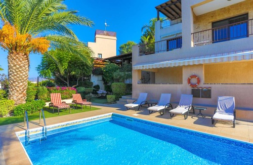 Latsi Villa | 185 m² Villa ∙ 3 bedrooms ∙ 6 guests