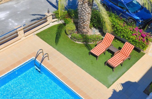 Latsi Villa | 185 m² Villa ∙ 3 bedrooms ∙ 6 guests