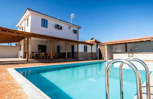 Pervolia Villa | 190 m² Villa ∙ 4 bedrooms ∙ 8 guests