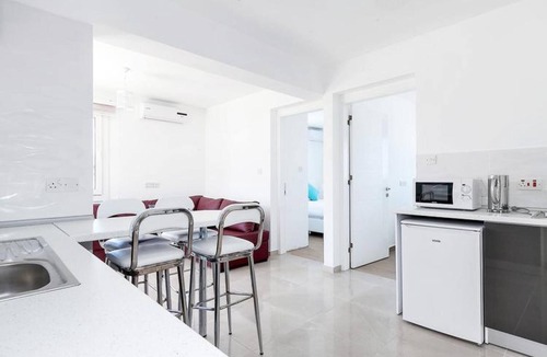 Zeytinlik Apartment | 2+1 Flat with Pool and Nature View in Kyrenia