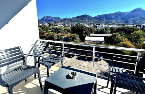 Zeytinlik Apartment | 2+1 Flat with Pool and Nature View in Kyrenia