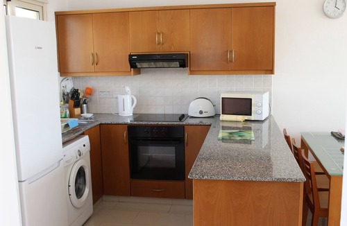 Peyia Town Apartment | 2 bed top floor apartment, stunning views, Aircon, 2 pools, Free unlimited WIFI