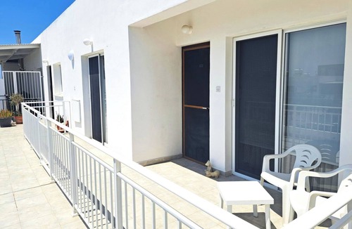 Koloni Apartment | 2 Bed Top Floor Apartment with Lift and Swimming Pool on quiet Complex