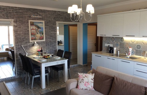 Trikomo Apartment | 2 BEDROOM FLAT WITH POOL AND RESTAURANT VIEW, 15 MIN WALK TO SANDY LONG BEACH