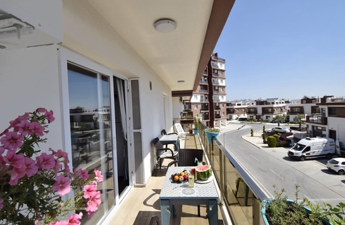 Trikomo Apartment | 2 BEDROOM FLAT WITH POOL AND RESTAURANT VIEW, 15 MIN WALK TO SANDY LONG BEACH