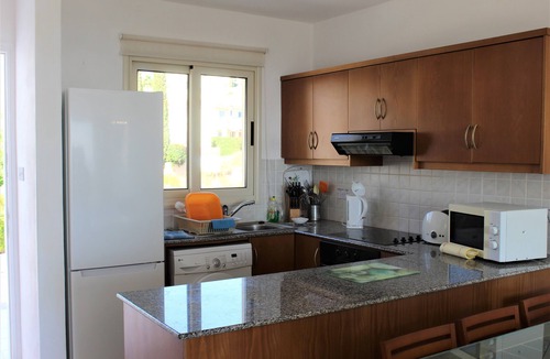 Peyia Town Apartment | 2 bedroom Penthouse apartment, stunning views, Aircon, 2 pools, Free WIFI