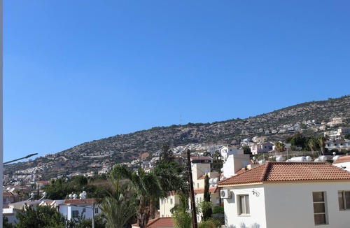 Peyia Town Apartment | 2 bedroom Penthouse apartment, stunning views, Aircon, 2 pools, Free WIFI