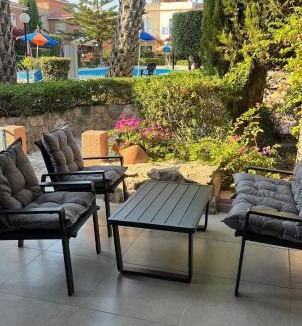 Universal House | 2-Bedroom Townhouse with Pool in Paphos