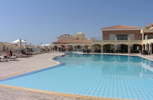 Tremithousa Apartment | 2 bedroomed 2 bathroom Apartment with roof terrace. Views Over Paphos To The Sea