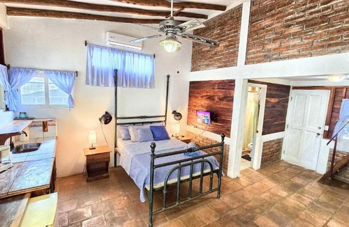 Pochomil House | 2 Casitas for 8 guests on Beach Front w Pool & AC