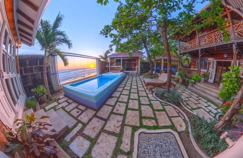 Pochomil House | 2 Casitas for 8 guests on Beach Front w Pool & AC