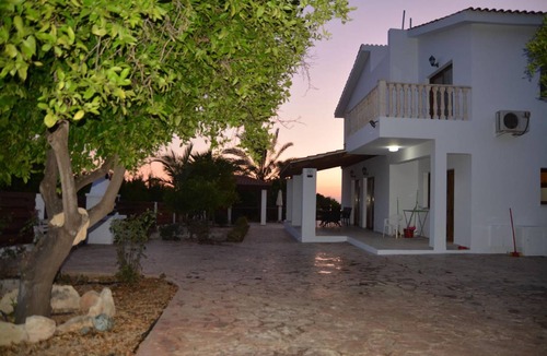 Agios Georgios Pegeias House | 200 m² House ∙ 4 bedrooms ∙ 8 guests