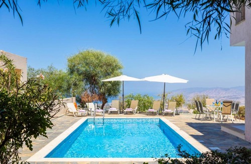 Droushia Villa | 200 m² Villa ∙ 4 bedrooms ∙ 8 guests