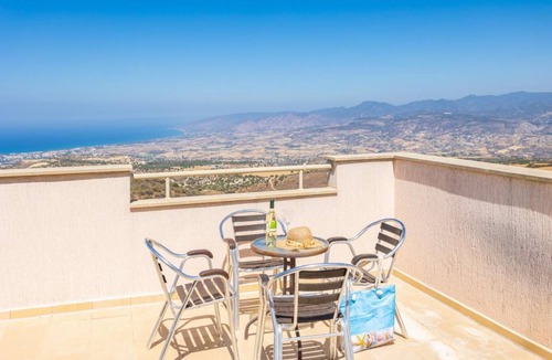 Droushia Villa | 200 m² Villa ∙ 4 bedrooms ∙ 8 guests