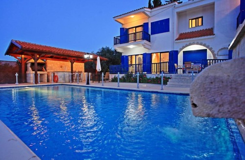 Prodromi Villa | 200 m² Villa ∙ 3 bedrooms ∙ 9 guests