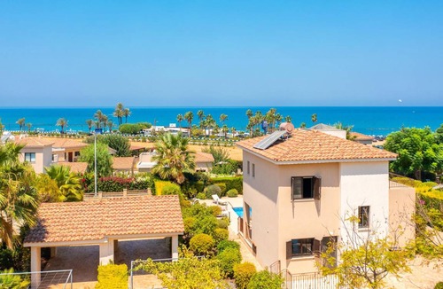 Latsi Villa | 200 m² Villa ∙ 3 bedrooms ∙ 6 guests