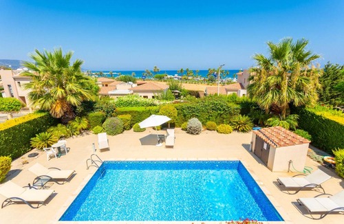 Latsi Villa | 200 m² Villa ∙ 3 bedrooms ∙ 6 guests