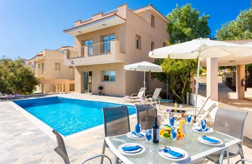 Droushia Villa | 200 m² Villa ∙ 4 bedrooms ∙ 8 guests