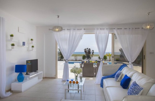 Mazotos Villa | 200 m² Villa ∙ 4 bedrooms ∙ 9 guests