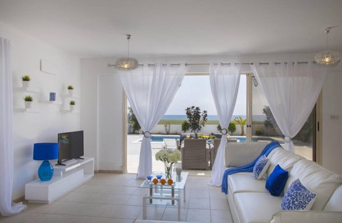 Mazotos Villa | 200 m² Villa ∙ 4 bedrooms ∙ 8 guests