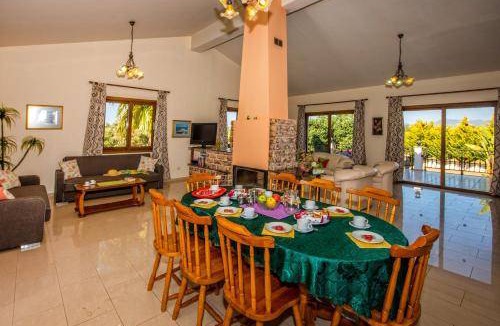 Latchi Villa | 201 m² Villa ∙ 5 bedrooms ∙ 11 guests