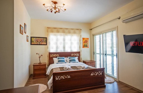 Oroklini House | 210 m² House ∙ 3 bedrooms ∙ 6 guests