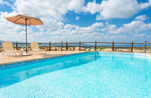 Latchi Villa | 210 m² Villa ∙ 3 bedrooms ∙ 6 guests