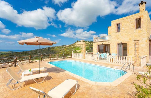Latchi Villa | 210 m² Villa ∙ 3 bedrooms ∙ 6 guests