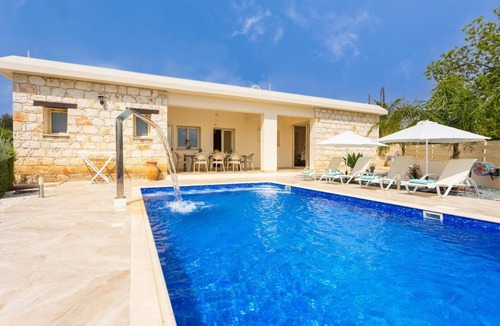 Droushia Villa | 210 m² Villa ∙ 4 bedrooms ∙ 9 guests