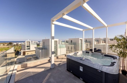 Protaras Villa | 210 m² Villa ∙ 6 bedrooms ∙ 12 guests