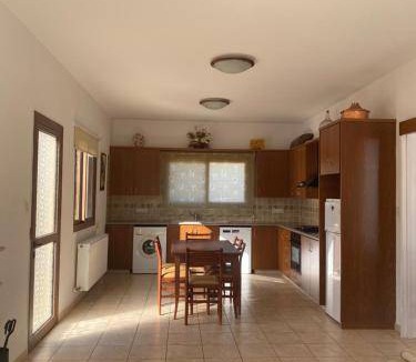 Pissouri Villa | 220 m² Villa ∙ 3 bedrooms ∙ 8 guests