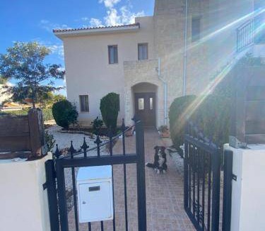 Pissouri Villa | 220 m² Villa ∙ 3 bedrooms ∙ 8 guests