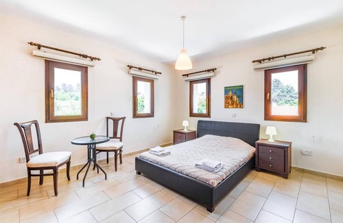 Droushia Villa | 220 m² Villa ∙ 5 bedrooms ∙ 10 guests