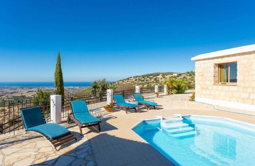 Peristerona Villa | 225 m² Villa ∙ 3 bedrooms ∙ 7 guests