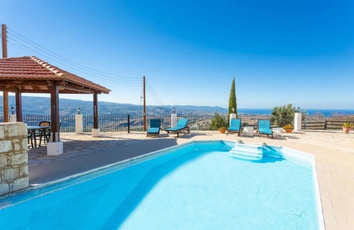 Peristerona Villa | 225 m² Villa ∙ 3 bedrooms ∙ 7 guests