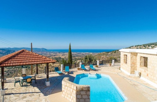 Peristerona Villa | 225 m² Villa ∙ 3 bedrooms ∙ 7 guests