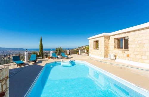 Peristerona Villa | 225 m² Villa ∙ 3 bedrooms ∙ 7 guests