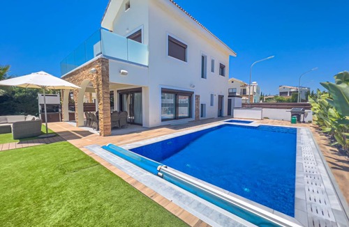 Ayia Thekla Villa | 230 m² Villa ∙ 5 bedrooms ∙ 10 guests