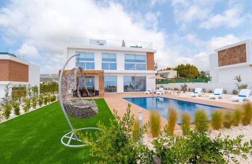 Peyia Town House | 240 m² House ∙ 4 bedrooms ∙ 8 guests