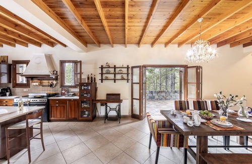 Pedhoulas Villa | 250 m² Villa ∙ 4 bedrooms ∙ 8 guests