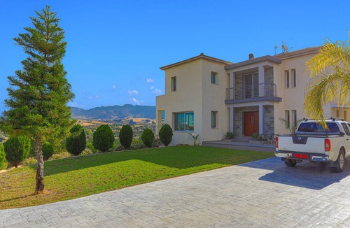 Goudi Villa | 250 m² Villa ∙ 4 bedrooms ∙ 7 guests