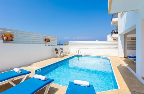 Pomos Villa | 260 m² Villa ∙ 5 bedrooms ∙ 12 guests