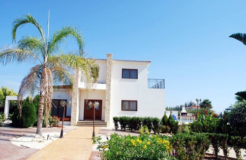 Sea Caves Villa | 280 m² Villa ∙ 5 bedrooms ∙ 11 guests