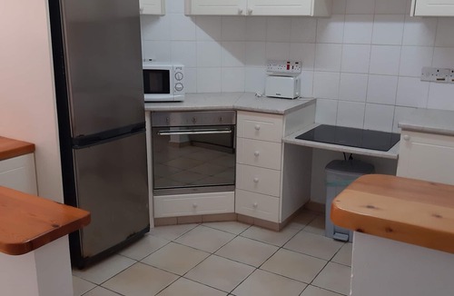 Paphos Apartment | 3 bedroom groundfloor apartment in Limnaria Gardens, pool facing